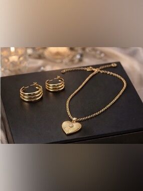 ✨Gold Tone Etched Heart/ Single Rhinestone Necklace & Triple Hoop Earrings Set ✨